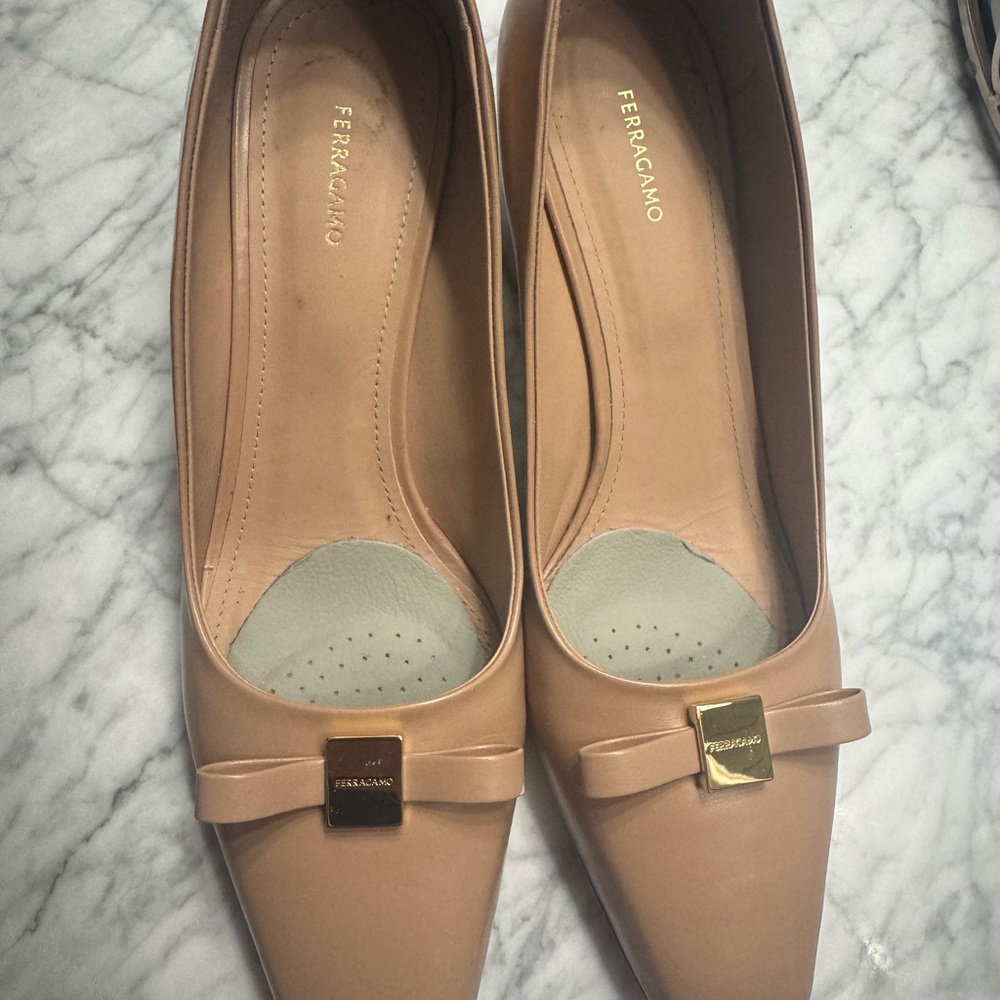 Salvatore Ferragamo Women's Beige Leather Pumps